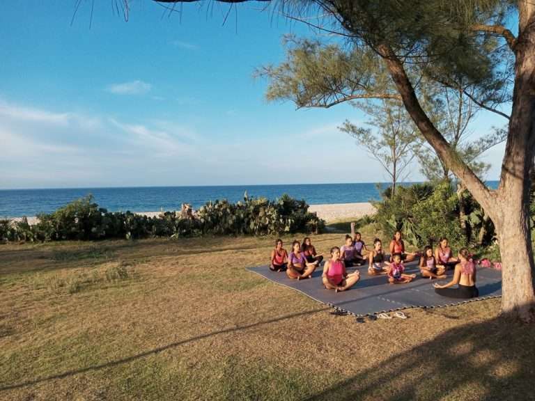 Aula de Yoga na Praia da Vila, Saquarema-RJ