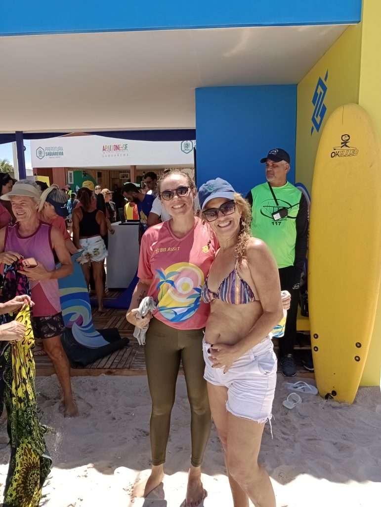 Aula de Yoga na praia de Itaúna em Saquarema durante o evento de surfe apresentado pelo Banco do Brasil e a WSL