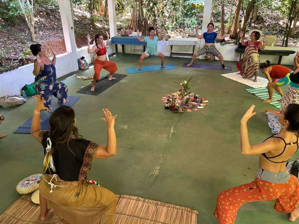 aula de yoga no grupo de mulheres círculo alquímico – região do lagos rj – fevereiro 2024 1